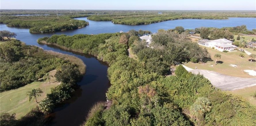 Terreno en Punta Gorda, Florida № 213575