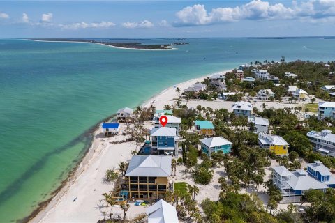 House in Captiva, Florida 4 bedrooms, 196.49 sq.m. № 1684946 - photo 12