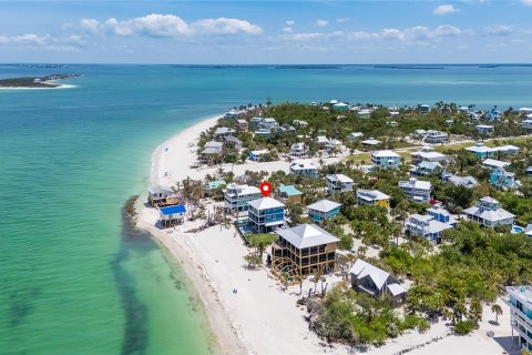 House in Captiva, Florida 4 bedrooms, 196.49 sq.m. № 1684946 - photo 1