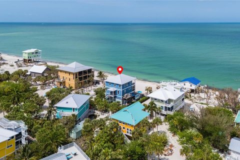 House in Captiva, Florida 4 bedrooms, 196.49 sq.m. № 1684946 - photo 5