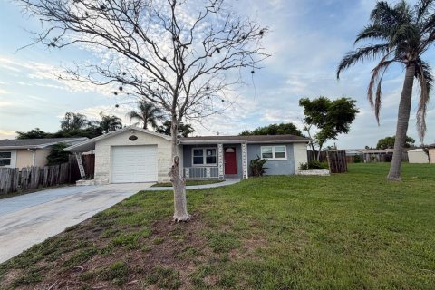 Casa en Holiday, Florida 2 dormitorios, 105.54 m2 № 2369218