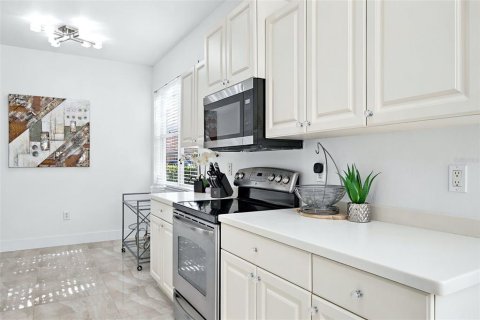 Villa ou maison à vendre à Sarasota, Floride: 2 chambres, 179.3 m2 № 2233726 - photo 12