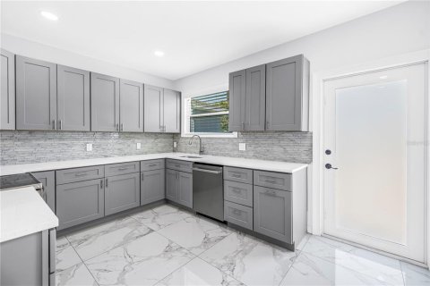 Villa ou maison à vendre à Saint Petersburg, Floride: 3 chambres, 141.49 m2 № 2235898 - photo 5