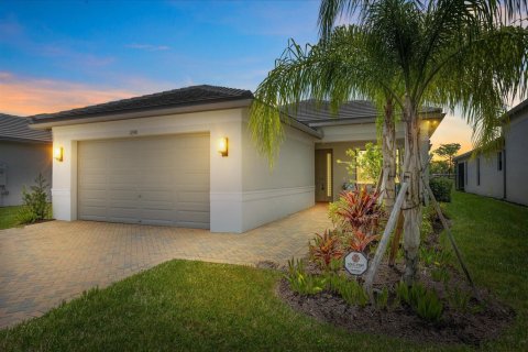 Casa en venta en Port St. Lucie, Florida, 3 dormitorios, 198.44 m2 № 2315704 - foto 2