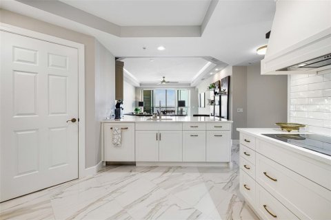 Condo in Fort Myers, Florida, 3 bedrooms  № 1609901 - photo 5