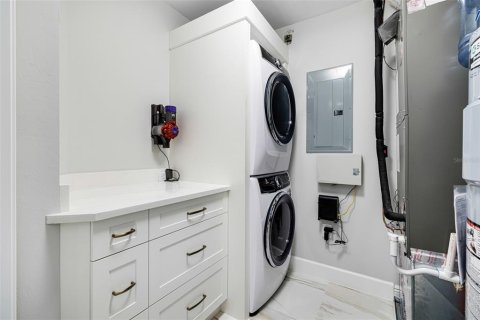 Condo in Fort Myers, Florida, 3 bedrooms  № 1609901 - photo 7