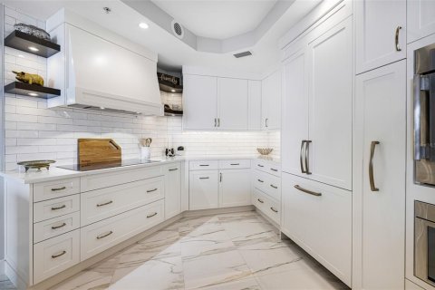 Condo in Fort Myers, Florida, 3 bedrooms  № 1609901 - photo 4