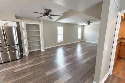 House in Palm Harbor, Florida 3 bedrooms, 138.89 sq.m. № 2418413 - photo 11
