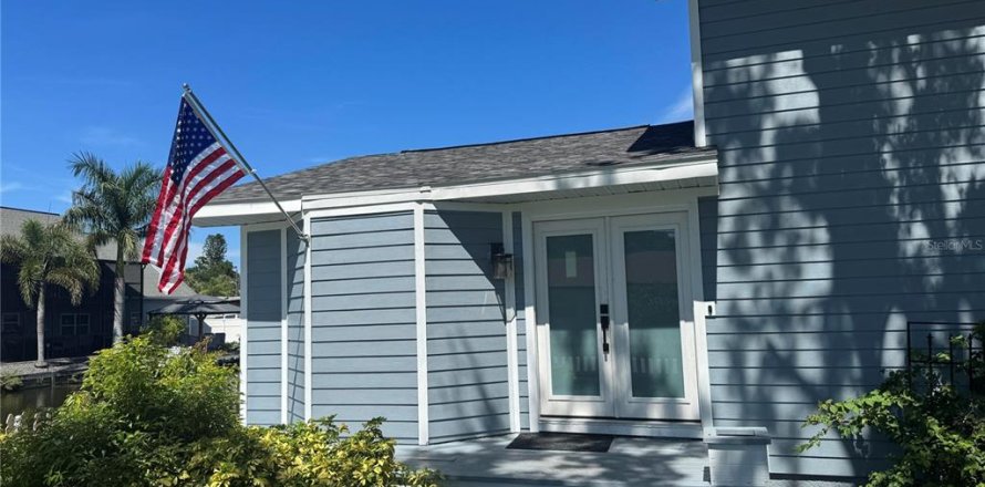 House in Palm Harbor, Florida 3 bedrooms, 138.89 sq.m. № 2418413