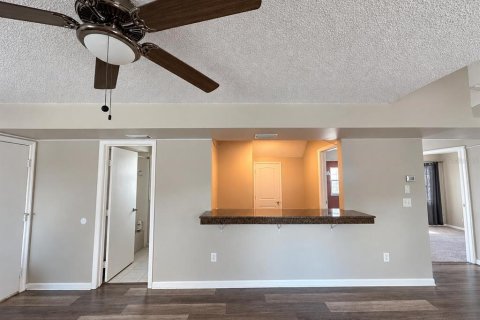 House in Palm Harbor, Florida 3 bedrooms, 138.89 sq.m. № 2418413 - photo 17