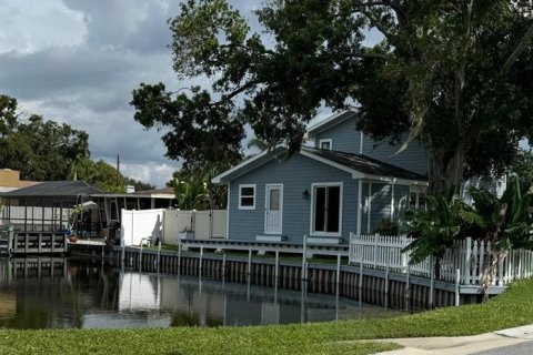 House in Palm Harbor, Florida 3 bedrooms, 138.89 sq.m. № 2418413 - photo 6