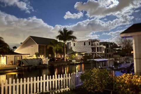 House in Palm Harbor, Florida 3 bedrooms, 138.89 sq.m. № 2418413 - photo 26