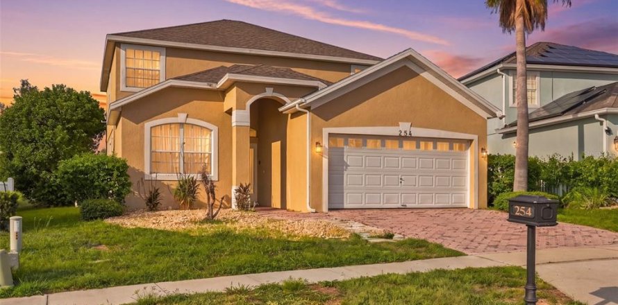 Villa ou maison à Davenport, Floride 5 chambres, 221.2 m2 № 2310424