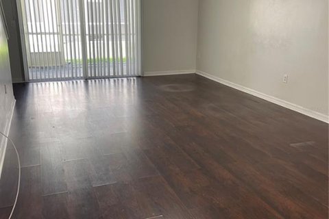 Touwnhouse à louer à Tampa, Floride: 2 chambres, 149.2 m2 № 2156420 - photo 3