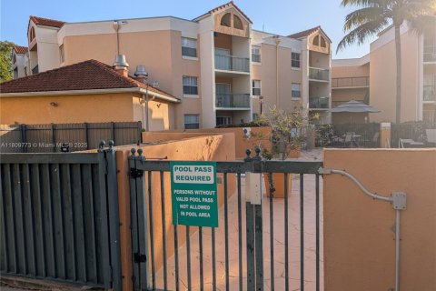 Condominio en venta en Hialeah, Florida, 2 dormitorios, 88.26 m2 № 1939518 - foto 27