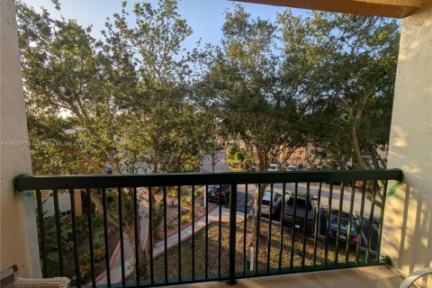 Copropriété à vendre à Hialeah, Floride: 2 chambres, 88.26 m2 № 1939518 - photo 10