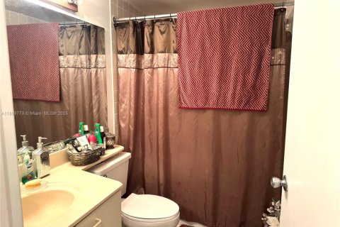 Copropriété à vendre à Hialeah, Floride: 2 chambres, 88.26 m2 № 1939518 - photo 23