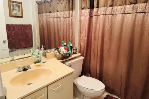Condominio en venta en Hialeah, Florida, 2 dormitorios, 88.26 m2 № 1939518 - foto 22