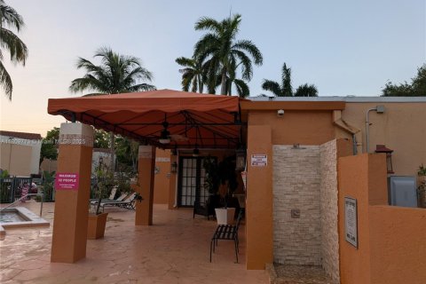 Copropriété à vendre à Hialeah, Floride: 2 chambres, 88.26 m2 № 1939518 - photo 29