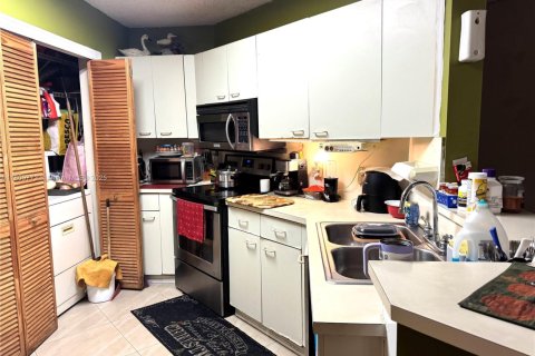 Copropriété à vendre à Hialeah, Floride: 2 chambres, 88.26 m2 № 1939518 - photo 16