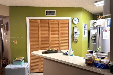 Copropriété à vendre à Hialeah, Floride: 2 chambres, 88.26 m2 № 1939518 - photo 18