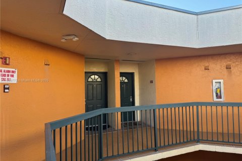 Copropriété à vendre à Hialeah, Floride: 2 chambres, 88.26 m2 № 1939518 - photo 8