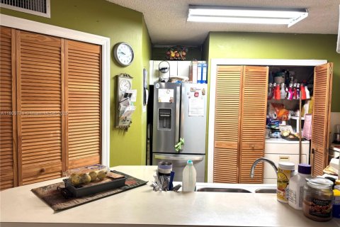 Condominio en venta en Hialeah, Florida, 2 dormitorios, 88.26 m2 № 1939518 - foto 15