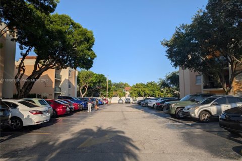 Condominio en venta en Hialeah, Florida, 2 dormitorios, 88.26 m2 № 1939518 - foto 7