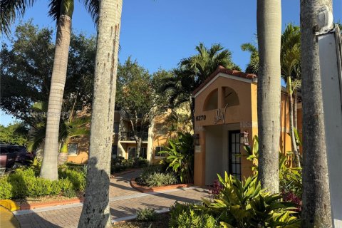 Copropriété à vendre à Hialeah, Floride: 2 chambres, 88.26 m2 № 1939518 - photo 3