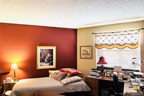Condominio en venta en Hialeah, Florida, 2 dormitorios, 88.26 m2 № 1939518 - foto 24