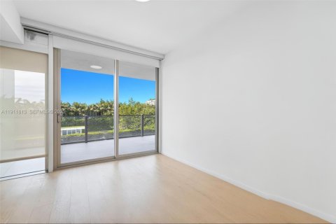 Condo in Key Biscayne, Florida, 4 bedrooms № 2082299 - photo 11