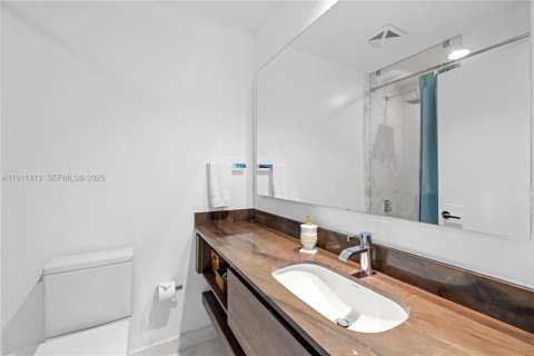 Condo in Key Biscayne, Florida, 4 bedrooms № 2082299 - photo 12