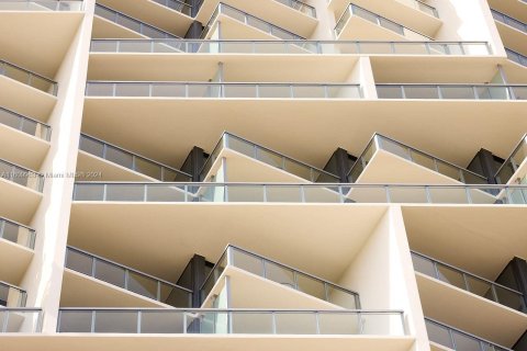 Condo in Miami Beach, Florida № 1957553 - photo 11