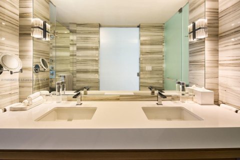 Condo in Miami Beach, Florida № 1957553 - photo 9