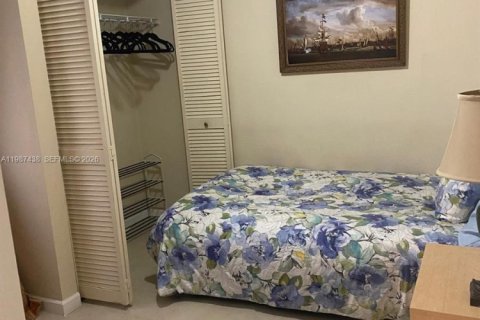 Снять в аренду виллу или дом в Майами, Флорида 2 спальни, 134.34м2, № 2048748 - фото 2