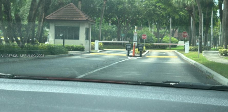 Дом в Майами, Флорида 2 спальни, 134.34м2 № 2048748