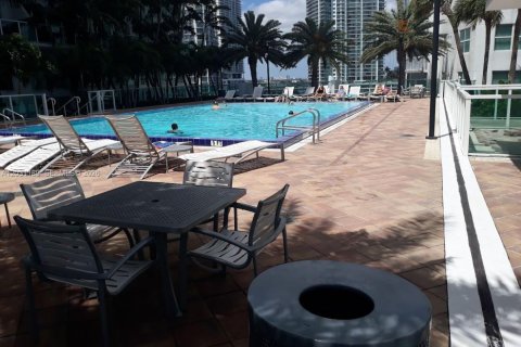 Condo in Miami, Florida, 2 bedrooms  № 2078388 - photo 10