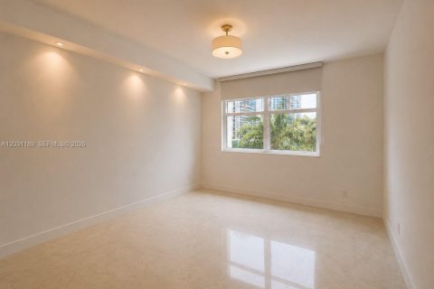 Condo in Miami, Florida, 2 bedrooms  № 2078388 - photo 3