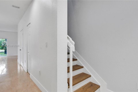 Снять в аренду таунхаус в Мирамар, Флорида 3 спальни, 116.22м2, № 2007876 - фото 16