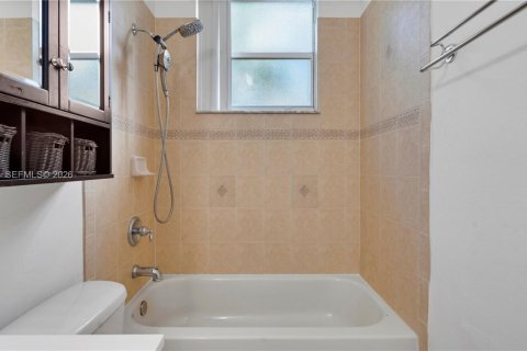 Снять в аренду таунхаус в Мирамар, Флорида 3 спальни, 116.22м2, № 2007876 - фото 23