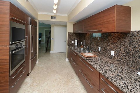 Condominio en alquiler en Fort Lauderdale, Florida, 2 dormitorios, 176.98 m2 № 1939810 - foto 11