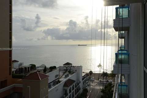 Condominio en alquiler en Fort Lauderdale, Florida, 2 dormitorios, 176.98 m2 № 1939810 - foto 17