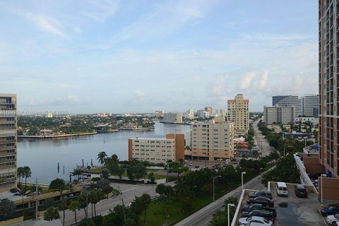 Condominio en alquiler en Fort Lauderdale, Florida, 2 dormitorios, 176.98 m2 № 1939810 - foto 18