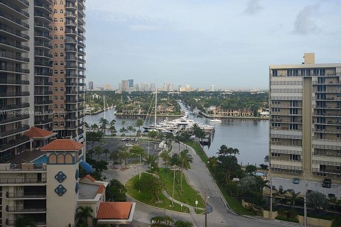 Condominio en alquiler en Fort Lauderdale, Florida, 2 dormitorios, 176.98 m2 № 1939810 - foto 19