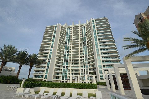 Condominio en alquiler en Fort Lauderdale, Florida, 2 dormitorios, 176.98 m2 № 1939810 - foto 1