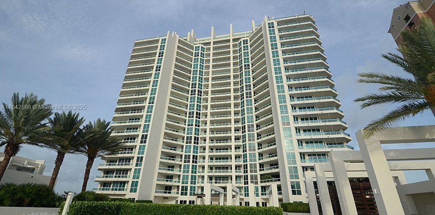 Condominio en Fort Lauderdale, Florida, 2 dormitorios  № 1939810