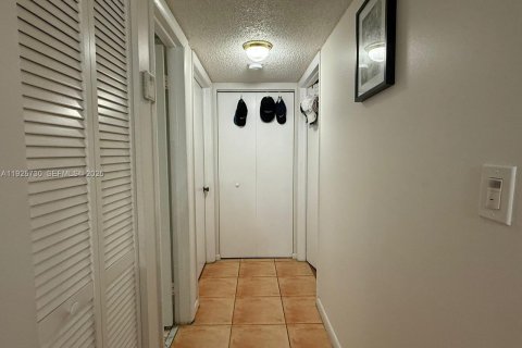 Condo in Miami, Florida, 2 bedrooms № 1984418 - photo 8