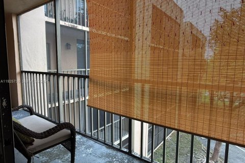 Condo in Miami, Florida, 2 bedrooms № 1984418 - photo 6