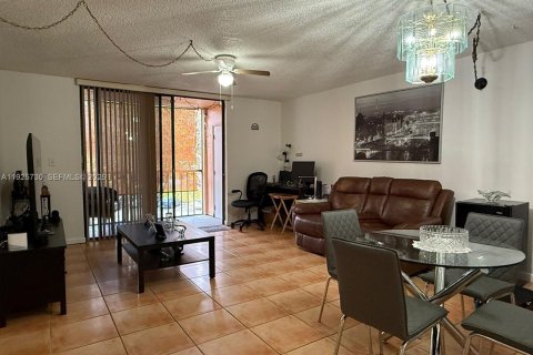 Condo in Miami, Florida, 2 bedrooms № 1984418 - photo 2