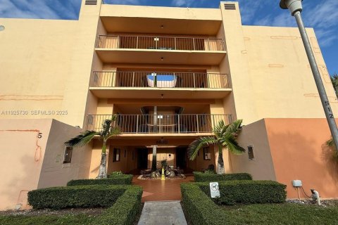 Condo in Miami, Florida, 2 bedrooms № 1984418 - photo 14